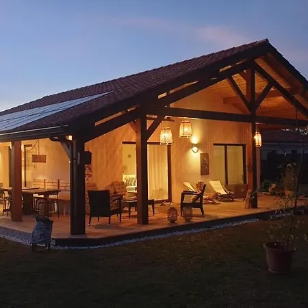Charmante Maison En Bois Дом отдыха Леон