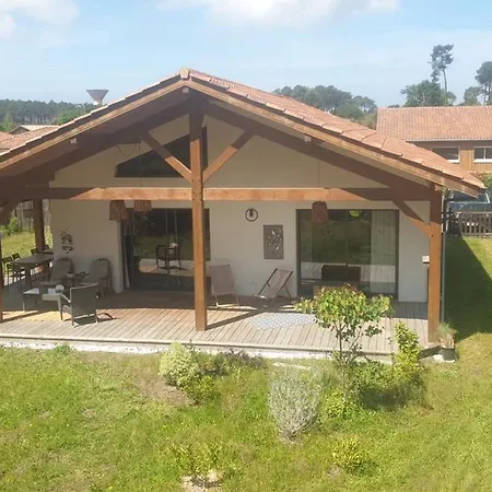 Дом отдыха Charmante Maison En Bois Леон