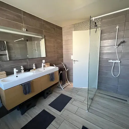Charmante Maison En Bois Леон